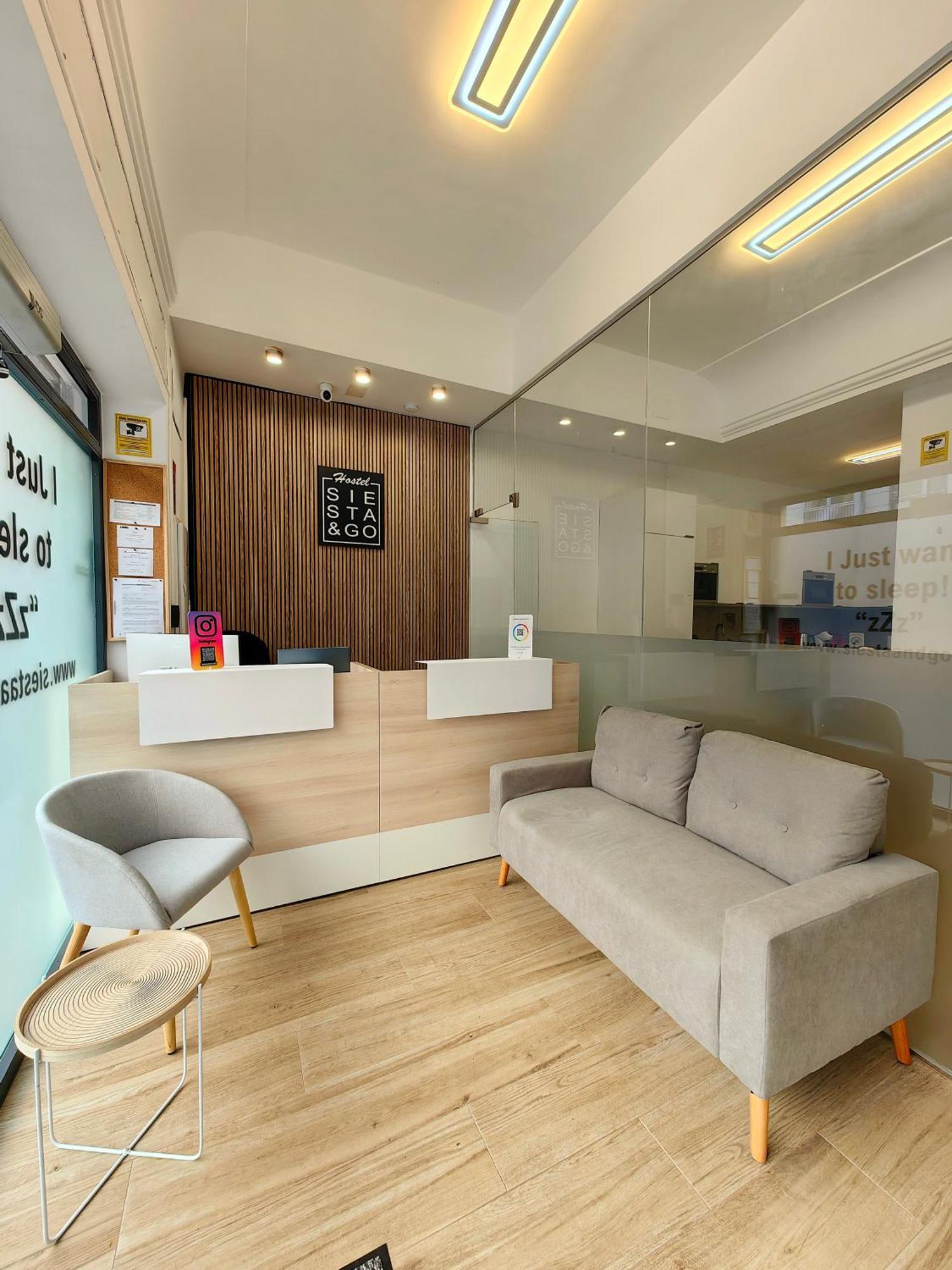 Hostel Siesta & Go Мадрид Екстериор снимка