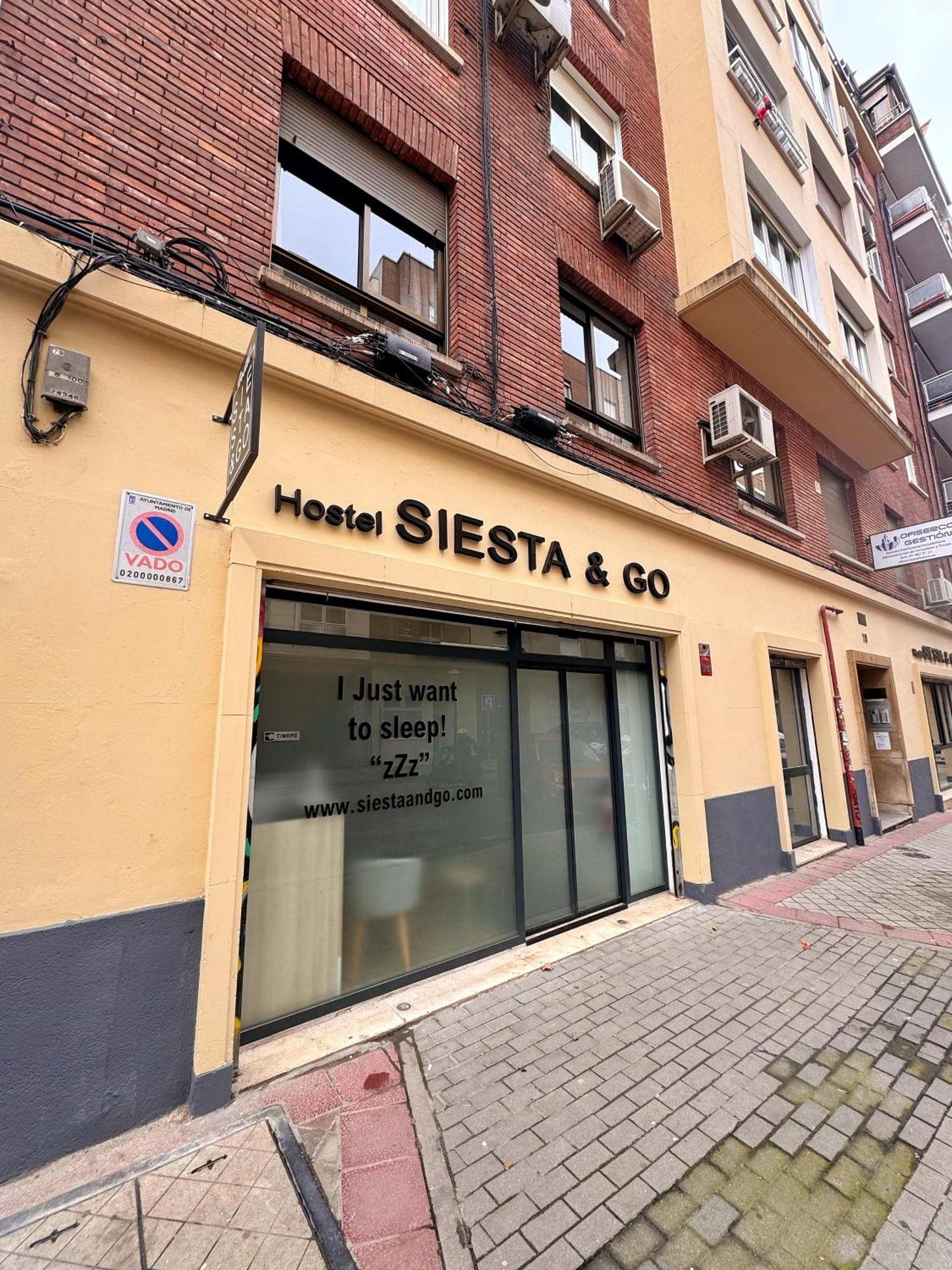 Hostel Siesta & Go Мадрид Екстериор снимка