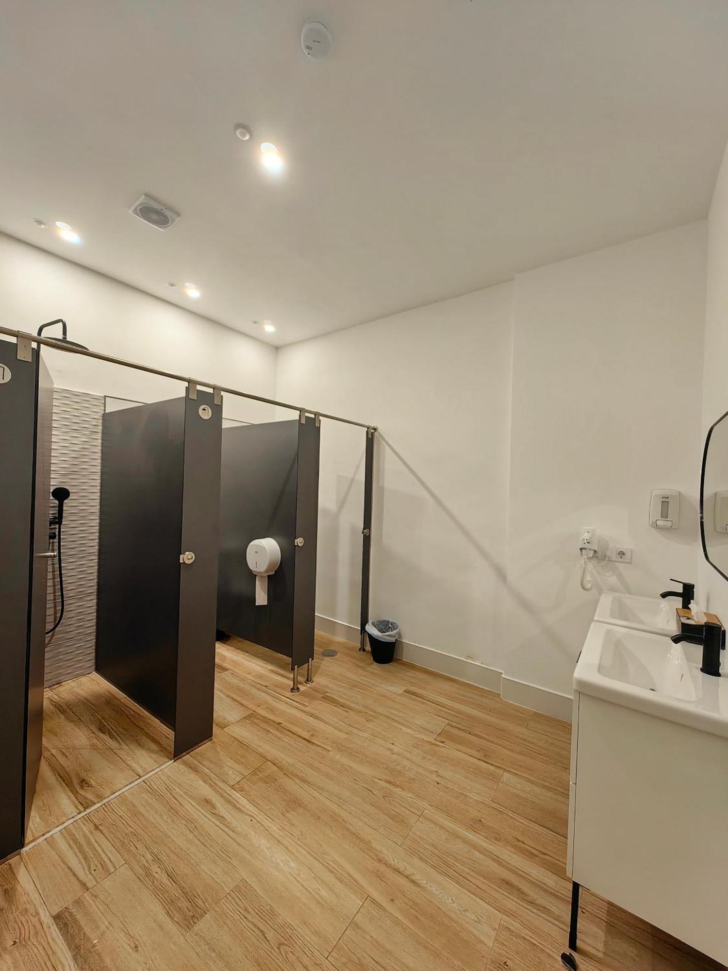 Hostel Siesta & Go Мадрид Екстериор снимка